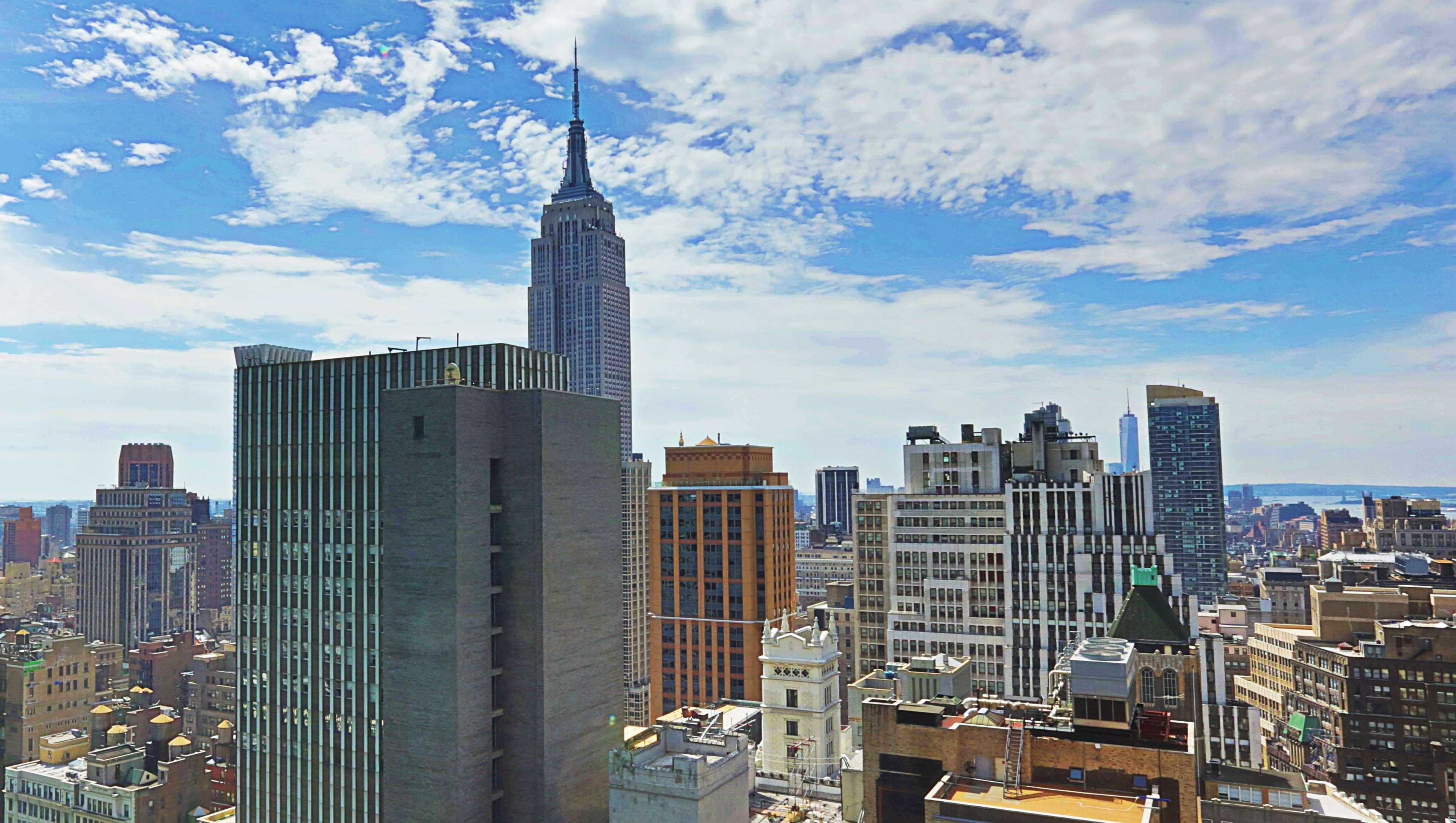 Hilton Garden Inn New York - Times Square Central Exterior photo