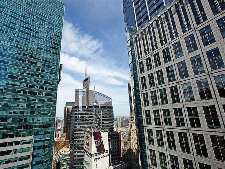 Hilton Garden Inn New York - Times Square Central Exterior photo